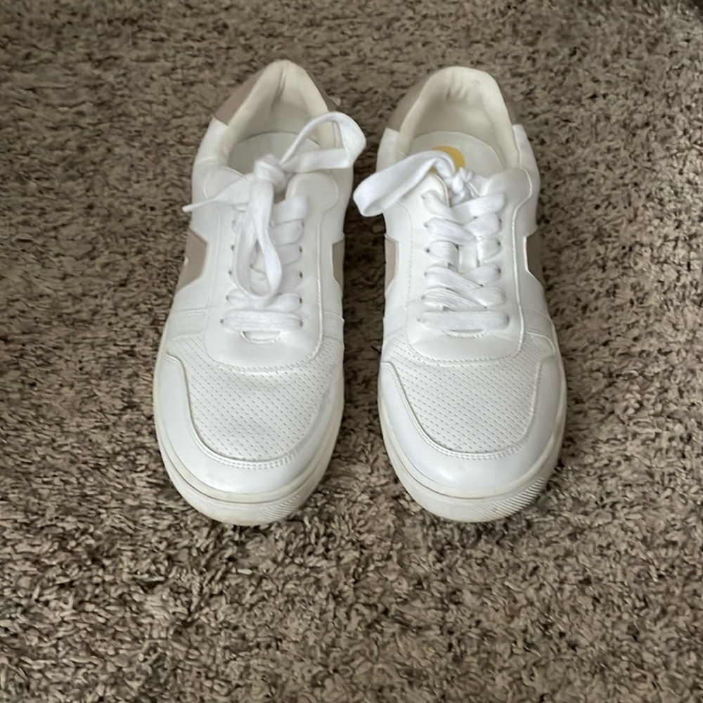 Mia white sneakers